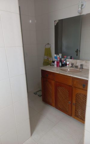 Casa à venda com 350m², 3 quartos e sem vaga Casa à venda com 350m², 3 quartos e sem vagaBanheiro