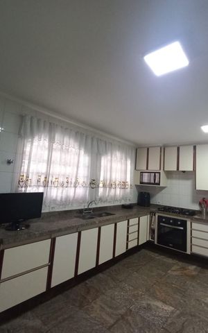 Casa à venda com 350m², 3 quartos e sem vaga Casa à venda com 350m², 3 quartos e sem vagaCozinha
