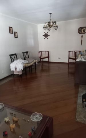 Casa à venda com 350m², 3 quartos e sem vaga Casa à venda com 350m², 3 quartos e sem vagaSala