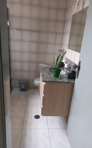 Casa à venda com 350m², 3 quartos e sem vaga Casa à venda com 350m², 3 quartos e sem vagaBanheiro