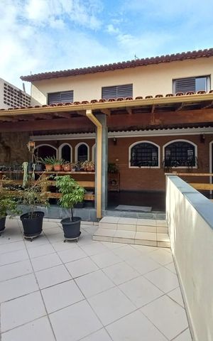 Casa à venda com 350m², 3 quartos e sem vaga Casa à venda com 350m², 3 quartos e sem vagaFachada