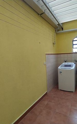 Casa à venda com 350m², 3 quartos e sem vaga Casa à venda com 350m², 3 quartos e sem vagaÁrea de serviço