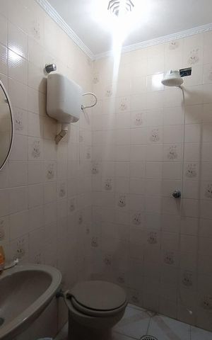 Casa à venda com 350m², 3 quartos e sem vaga Casa à venda com 350m², 3 quartos e sem vagaBanheiro