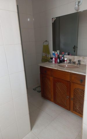 Casa à venda com 350m², 3 quartos e sem vaga Casa à venda com 350m², 3 quartos e sem vagaBanheiro