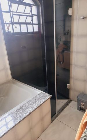 Casa à venda com 350m², 3 quartos e sem vaga Casa à venda com 350m², 3 quartos e sem vagaBanheiro
