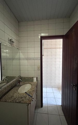 Casa à venda com 176m², 3 quartos e 2 vagasBanheiro social 2