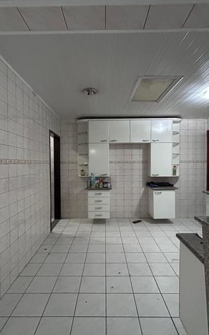 Casa à venda com 176m², 3 quartos e 2 vagasCozinha 