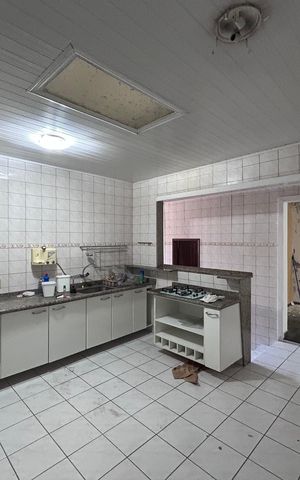 Casa à venda com 176m², 3 quartos e 2 vagasCozinha 