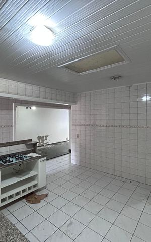 Casa à venda com 176m², 3 quartos e 2 vagasCozinha 