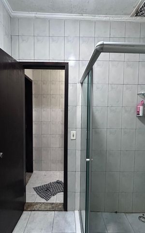 Casa à venda com 176m², 3 quartos e 2 vagasBanheiro social 1
