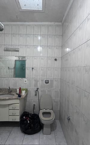 Casa à venda com 176m², 3 quartos e 2 vagasBanheiro social 1