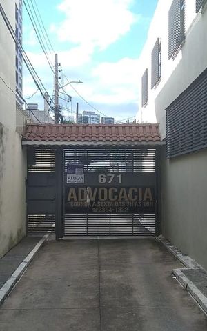 Casa para alugar com 150m², 3 quartos e 1 vaga Casa para alugar com 150m², 3 quartos e 1 vagaFachada