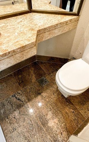 Apartamento à venda com 220m², 4 quartos e 3 vagas Apartamento à venda com 220m², 4 quartos e 3 vagasBanheiro