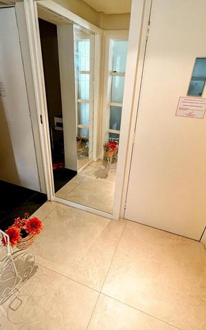 Apartamento à venda com 220m², 4 quartos e 3 vagas Apartamento à venda com 220m², 4 quartos e 3 vagasHall de entrada