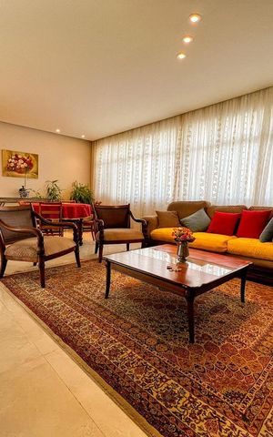 Apartamento à venda com 220m², 4 quartos e 3 vagas Apartamento à venda com 220m², 4 quartos e 3 vagasSala