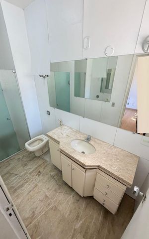 Apartamento à venda com 140m², 4 quartos e 2 vagasbanho