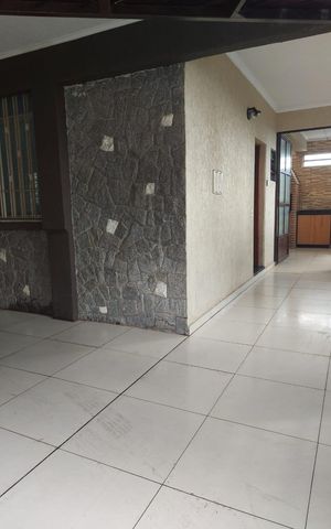 Casa à venda com 185m², 3 quartos e 3 vagas Casa à venda com 185m², 3 quartos e 3 vagasÁrea externa