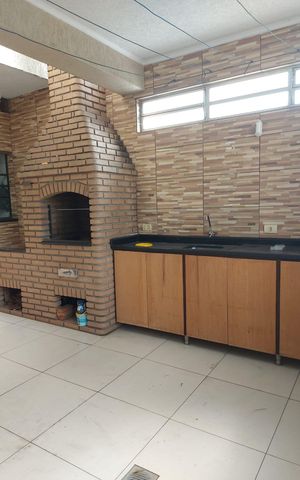 Casa à venda com 185m², 3 quartos e 3 vagas Casa à venda com 185m², 3 quartos e 3 vagasÁrea externa