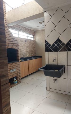 Casa à venda com 185m², 3 quartos e 3 vagas Casa à venda com 185m², 3 quartos e 3 vagasÁrea externa