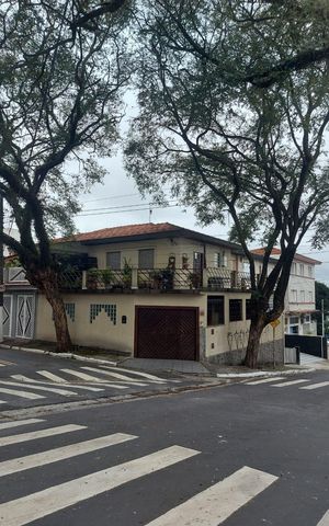 Casa à venda com 185m², 3 quartos e 3 vagas Casa à venda com 185m², 3 quartos e 3 vagasFachada