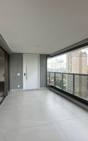 Apartamento à venda com 239m², 3 quartos e 4 vagas Apartamento à venda com 239m², 3 quartos e 4 vagasVaranda da Sala