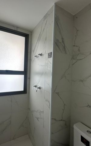 Apartamento à venda com 239m², 3 quartos e 4 vagas Apartamento à venda com 239m², 3 quartos e 4 vagasBanheiro da Suíte 2