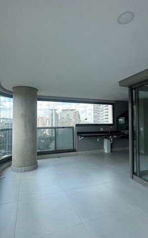 Apartamento à venda com 239m², 3 quartos e 4 vagas Apartamento à venda com 239m², 3 quartos e 4 vagasVaranda da Sala