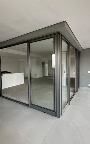 Apartamento à venda com 239m², 3 quartos e 4 vagas Apartamento à venda com 239m², 3 quartos e 4 vagasVaranda da Sala