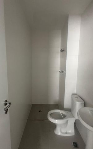 Apartamento à venda com 239m², 3 quartos e 4 vagas Apartamento à venda com 239m², 3 quartos e 4 vagasBanheiro de serviço