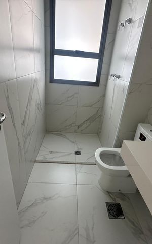 Apartamento à venda com 239m², 3 quartos e 4 vagas Apartamento à venda com 239m², 3 quartos e 4 vagasBanheiro da Suíte 1