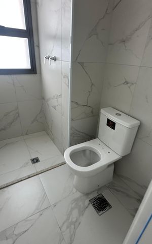 Apartamento à venda com 239m², 3 quartos e 4 vagas Apartamento à venda com 239m², 3 quartos e 4 vagasBanheiro da Suíte 2