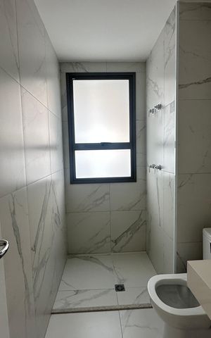 Apartamento à venda com 239m², 3 quartos e 4 vagas Apartamento à venda com 239m², 3 quartos e 4 vagasBanheiro da Suíte 1