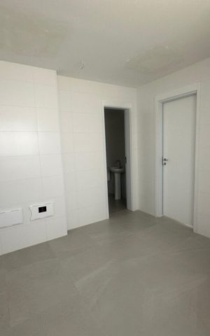 Apartamento à venda com 239m², 3 quartos e 4 vagas Apartamento à venda com 239m², 3 quartos e 4 vagasÁrea de Serviço
