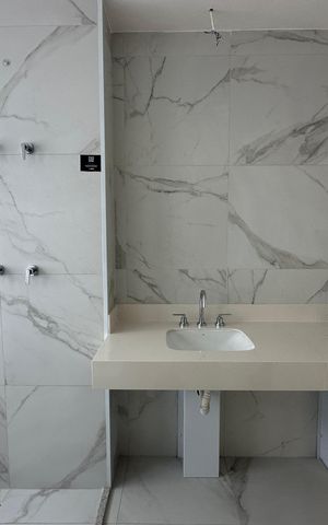 Apartamento à venda com 239m², 3 quartos e 4 vagas Apartamento à venda com 239m², 3 quartos e 4 vagasBanheiro da Suíte 1