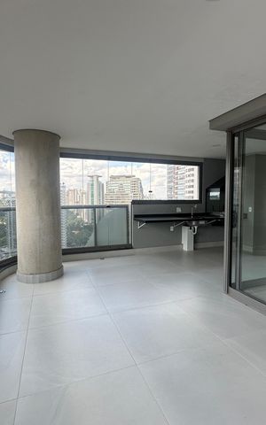 Apartamento à venda com 239m², 3 quartos e 4 vagas Apartamento à venda com 239m², 3 quartos e 4 vagasVaranda da Sala