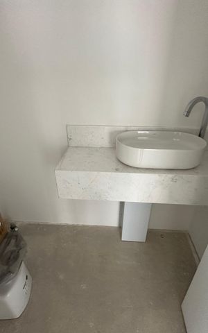 Apartamento à venda com 239m², 3 quartos e 4 vagas Apartamento à venda com 239m², 3 quartos e 4 vagasLavabo