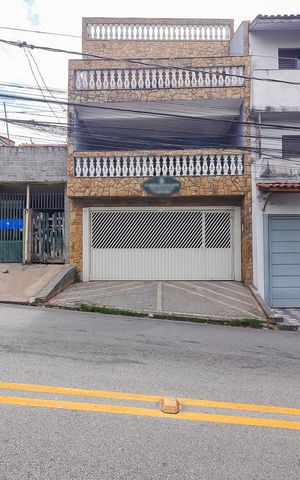 Casa à venda com 120m², 4 quartos e 2 vagasFachada
