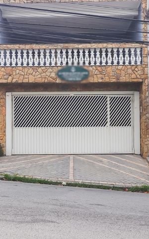 Casa à venda com 120m², 4 quartos e 2 vagasFachada