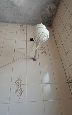 Casa à venda com 105m², 4 quartos e 2 vagasBanheiro Casa 1