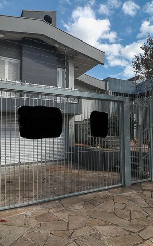 Casa à venda com 223m², 3 quartos e 2 vagasFachada