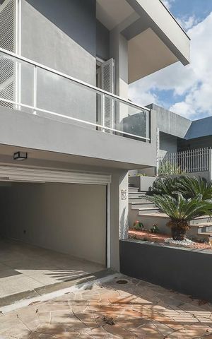 Casa à venda com 223m², 3 quartos e 2 vagasFachada
