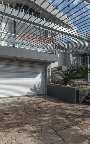 Casa à venda com 223m², 3 quartos e 2 vagasFachada