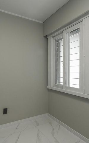 Casa à venda com 223m², 3 quartos e 2 vagasEscritório