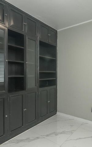 Casa à venda com 223m², 3 quartos e 2 vagasEscritório