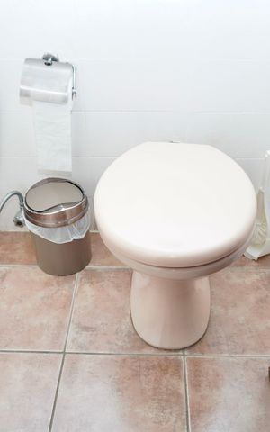Apartamento à venda com 85m², 3 quartos e 2 vagas Apartamento à venda com 85m², 3 quartos e 2 vagasBanheiro da Suíte