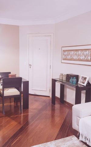 Apartamento à venda com 94m², 4 quartos e 2 vagas Apartamento à venda com 94m², 4 quartos e 2 vagasSala