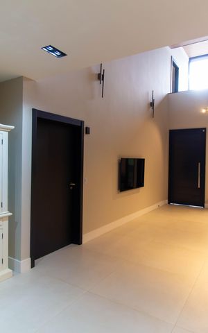 Casa à venda com 300m², 2 quartos e 2 vagas