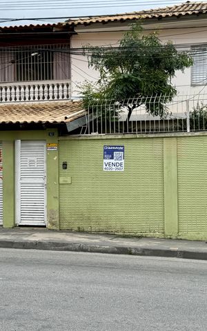 Casa à venda com 279m², 3 quartos e 2 vagas Casa à venda com 279m², 3 quartos e 2 vagasPlaca