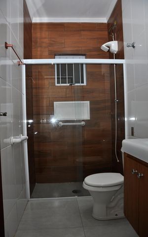 Casa à venda com 120m², 2 quartos e 2 vagas Casa à venda com 120m², 2 quartos e 2 vagasDetalhe - Banheiro Social