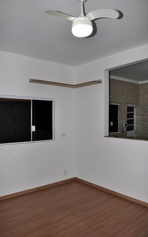 Casa à venda com 120m², 2 quartos e 2 vagas Casa à venda com 120m², 2 quartos e 2 vagasDetalhe - Sala
